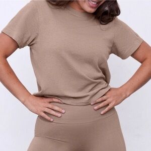 Set Active Boxy Tee in Brown Size Medium